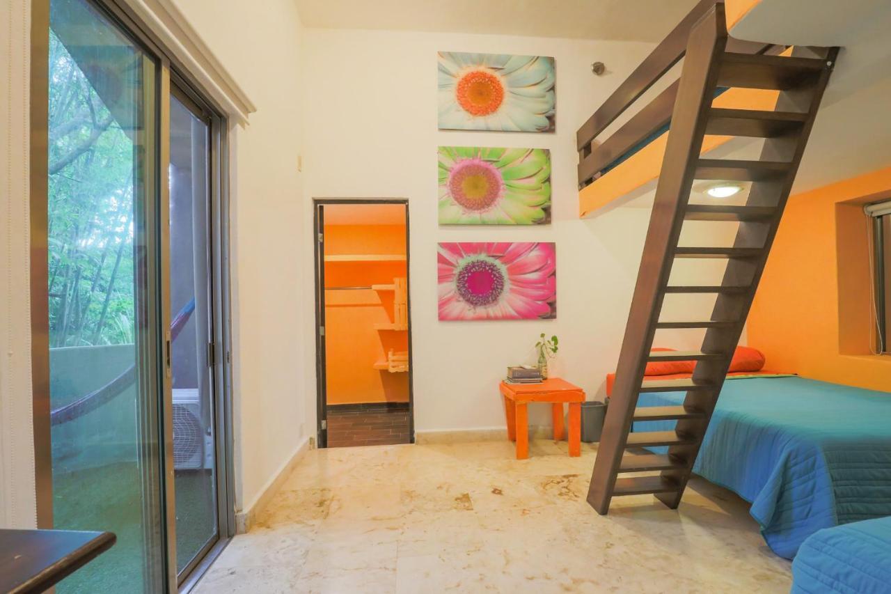 Guest House La Aldea Holistic Experience Канкун Экстерьер фото